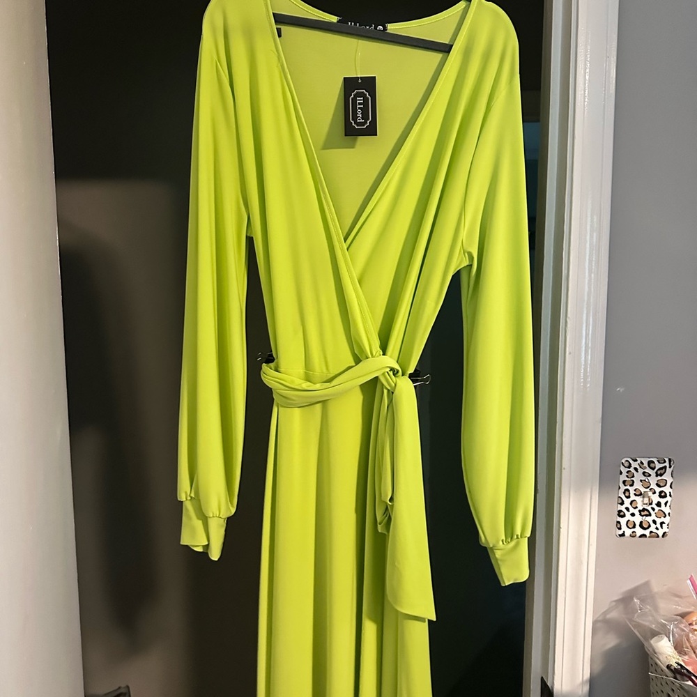Vibrant Green Wrap Gown with Plunge Neckline and Bishop Sleeves